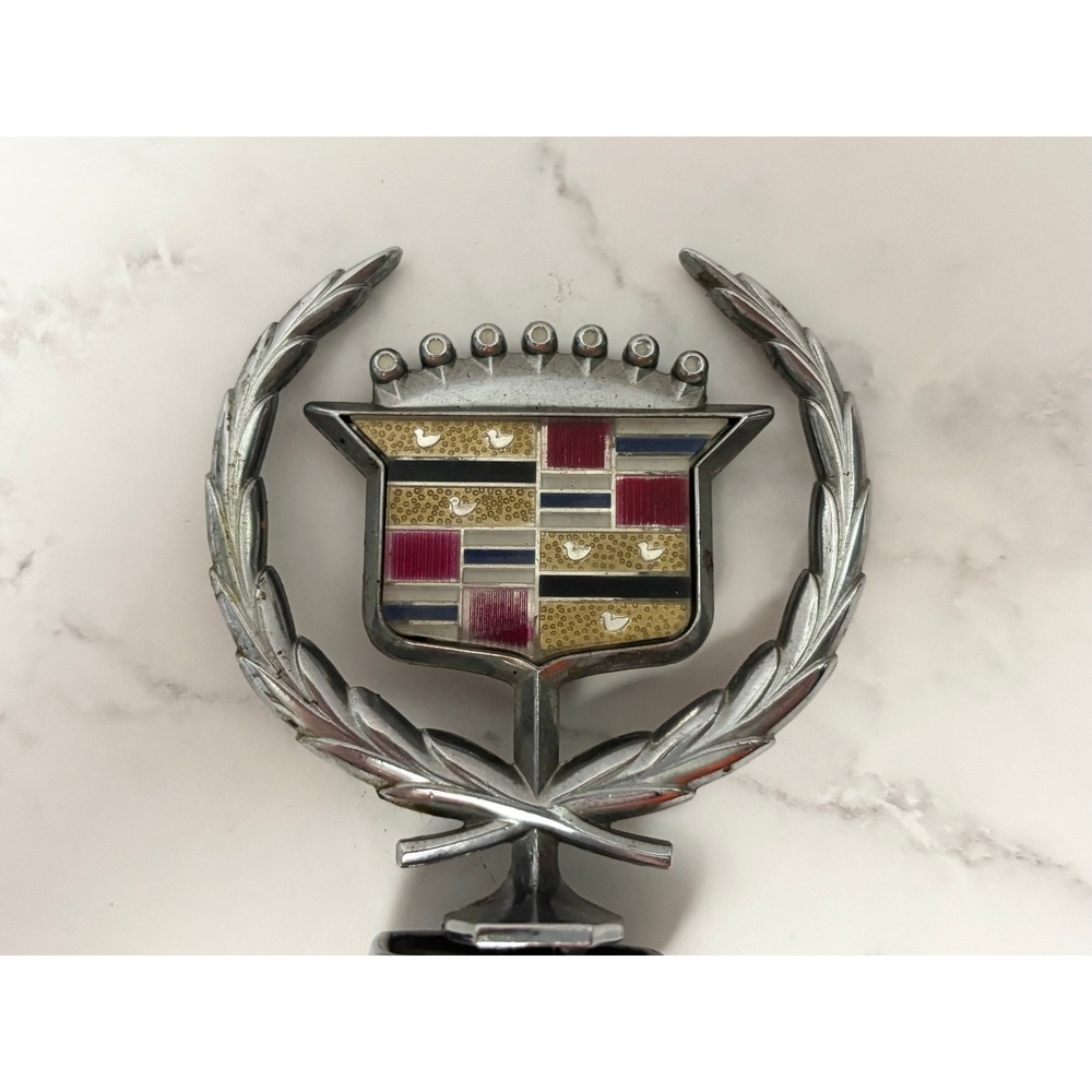 Vintage Cadillac Hood Ornament Wreath & Crest 1610460 - 80s 90s Fleetwood OEM - Picture 3 of 6